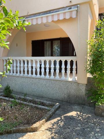 Apartments Toni-Малинска Екстериор снимка