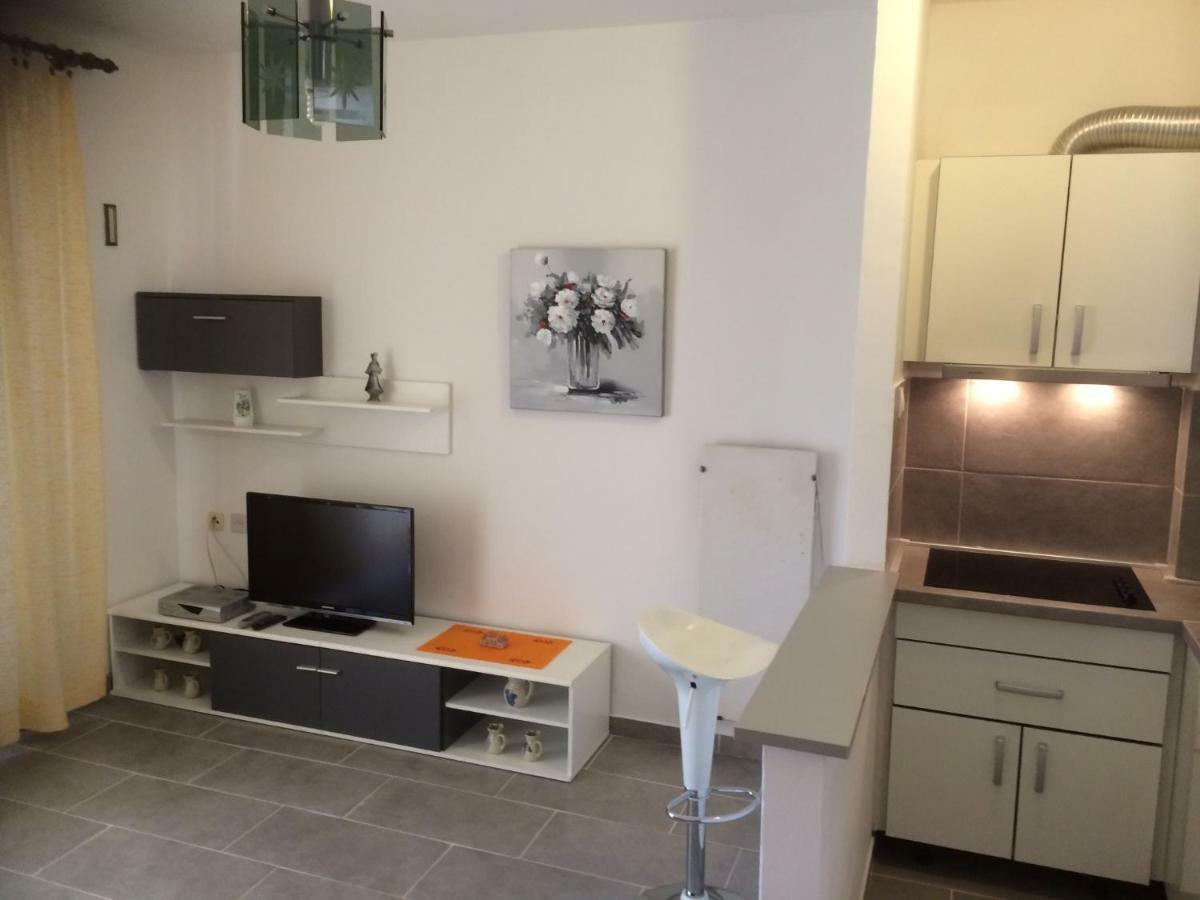 Apartments Toni-Малинска Екстериор снимка